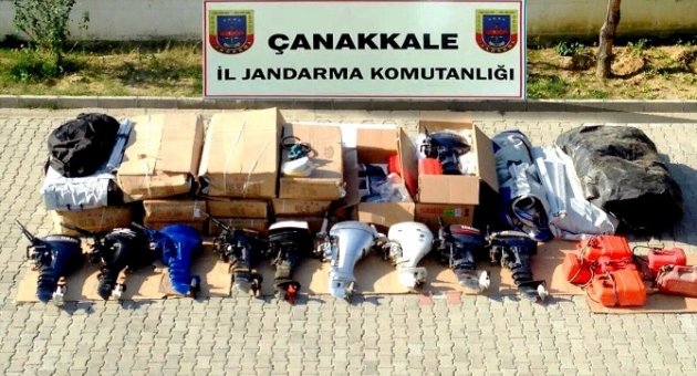Çalıntı Tekne Motorlarıyla Göçmen Kaçakçılığı Yapan Şahıslar Yakalandı