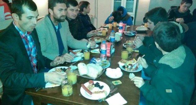 Cami Cemaatine Sabah Namazından Sonra Kahvaltı