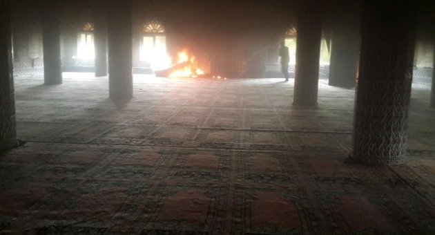 Camide Cuma Namazı Öncesi Yangın Paniği