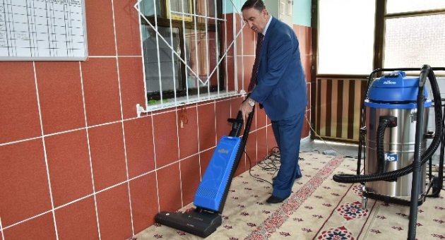 Camilere Bayram Temizliği