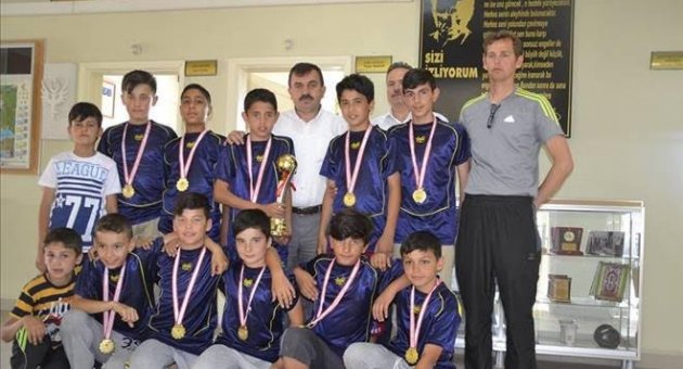 Çan 23 Eylül Ortaokulu Futsal Şampiyonu Oldu