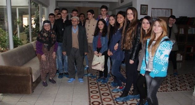 Çan Anadolu Lisesi Öğrencileri Biga Bisev Huzur Evini Ziyaret Etti