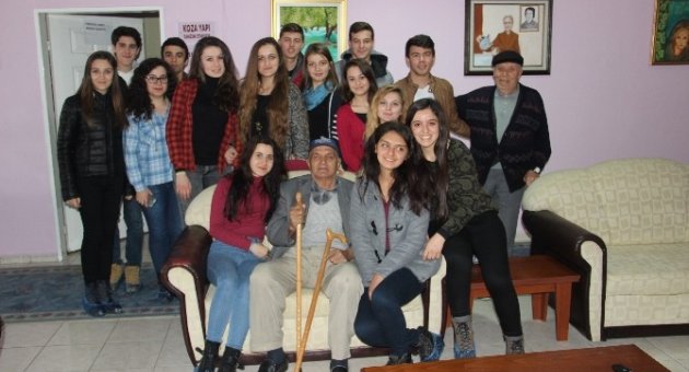 Çan Anadolu Lisesi Öğrencileri Bisev Huzurevini Ziyaret Etti