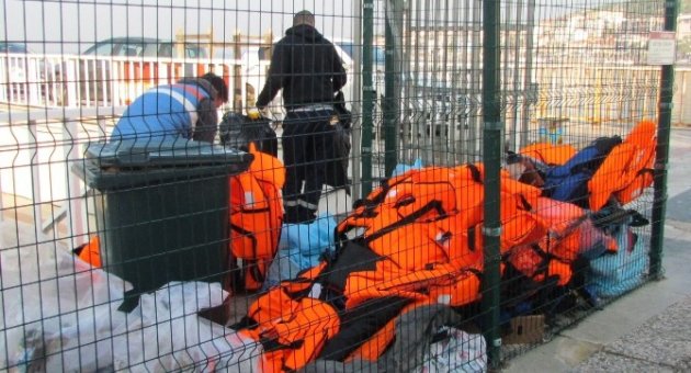 Can Kurtarmayan ’ölüm Yelekleri’ Çöpe Gitti