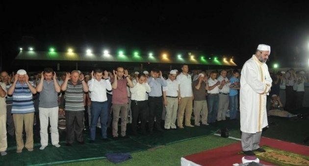 Çan Şehir Stad’ında Teravih Namazı