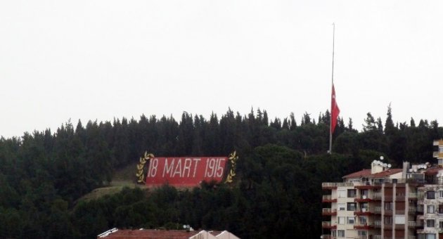 Çanakkale’de Bayraklar Yarıya İndirildi