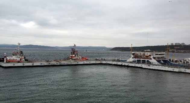 Çanakkale’de Fırtına Feribot Seferlerini İptal Ettirdi