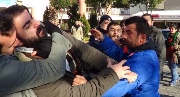 Çanakkale’de İzinsiz Yürüyüş Yapan Gruba Polis Müdahalesi: 20 Gözaltı