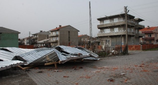 Çanakkale’de Lodos Hayatı Felç Etti