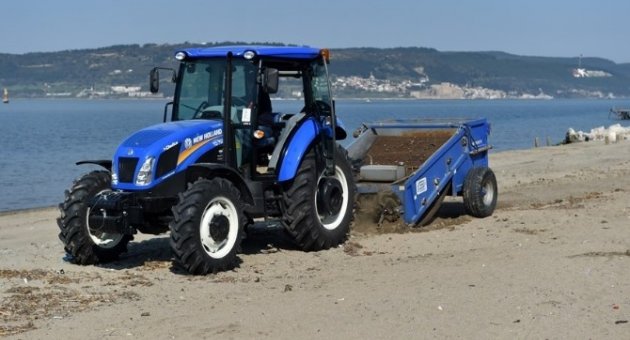 Çanakkale’de Sahiller Temizlenmeye Başladı