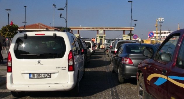 Çanakkale’de Sis Nedeniyle Araç Kuyruğu Oluştu