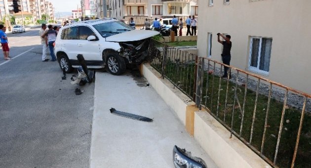 Çanakkale’de Trafik Kazası: 3 Yaralı