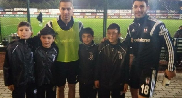 Çanakkaleli Yavru Kartallar, Beşiktaş A Takımını Ziyaret Etti
