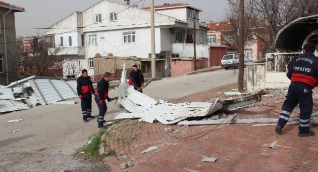 Çan’da Caminin Minaresi Lodos Nedeniyle Yıkıldı