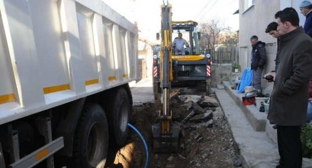 Çan’da Şehit Engin Eker Caddesi’nde Su Hattı Yenilendi
