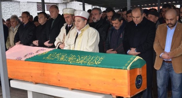 Cenaze Namazını Öğretmeni Kıldırdı