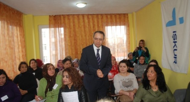 Çerkezköy Kaymakamı Kubilay, Halk Eğitimi Kurslarını Ziyaret Etti