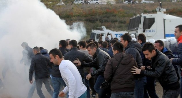 Çevik Kuvvetten Meslektaşlarına Biber Gazlı, Molotoflu Müdahale