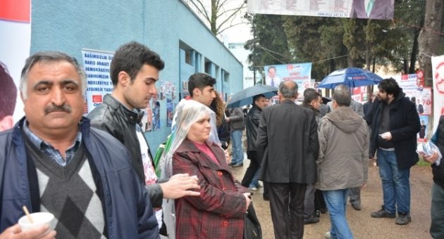Chp Aday Adaylarından Ön Seçim Öncesi Lokma İkramı