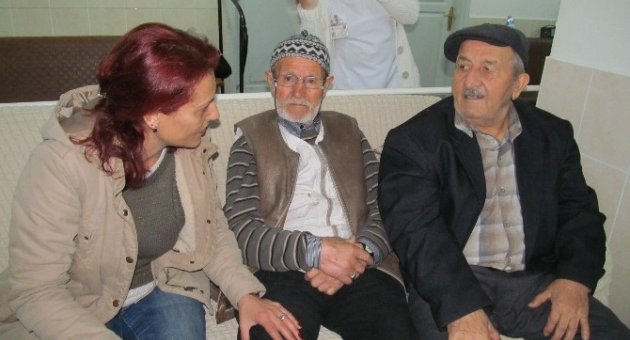 Chp Kadın Kolları Huzurevini Ziyaret Etti
