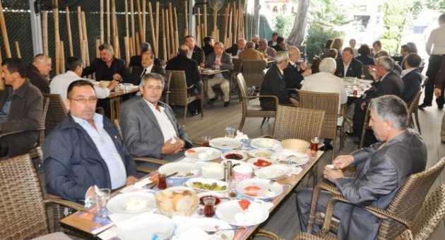 Chp Ödemiş Teşkilatı Muhtarları Kahvaltıda Buluşturdu