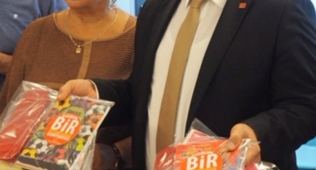 Chp’den Savaşı Bitirmek İçin Kalem Defter Kampanyası