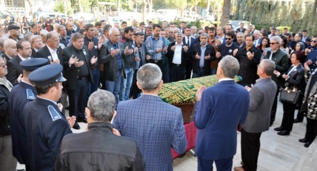 Chp’li Meclis Üyesi Toprağa Verildi