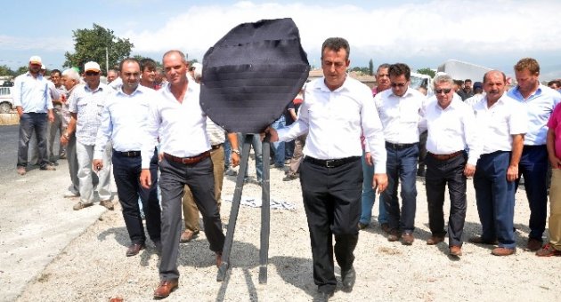Çiftçi, Yüzde 50 Düşen Domates Fiyatlarına Siyah Çelenkle Tepki Gösterdi