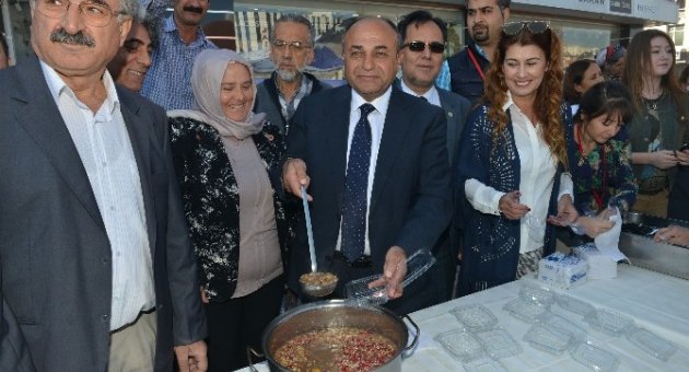 Çiğli Belediyesi Aşure Dağıttı