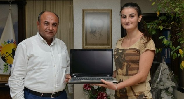 Çiğli Belediyesi Üniversite Öğrencisinin Hayalini Gerçekleştirdi