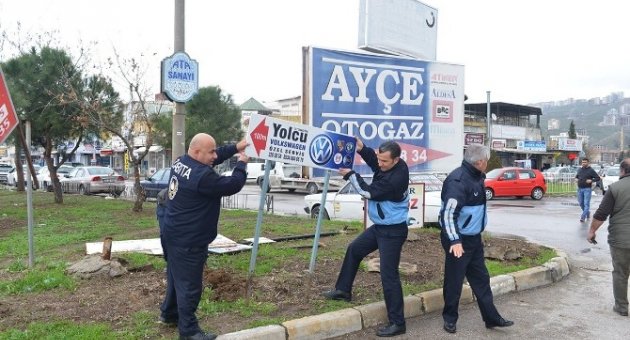 Çiğli Belediyesi’nden Tabela Operasyonu