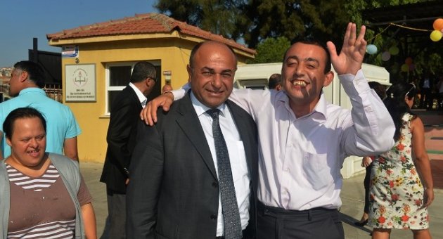 Çiğli’de Engelli Gençlerin Tartan Pist Sevinci