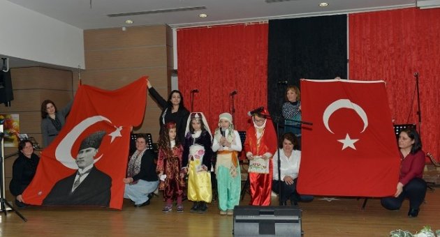 Çiğli’de Kadınlara Müzikli Eğlence