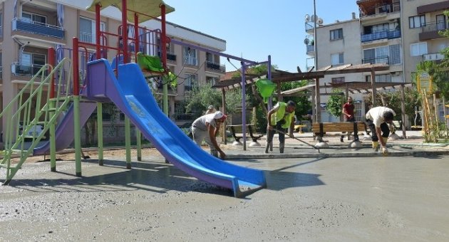 Çiğli’de Kazalara Karşı Parklara Kauçuk Döşeniyor
