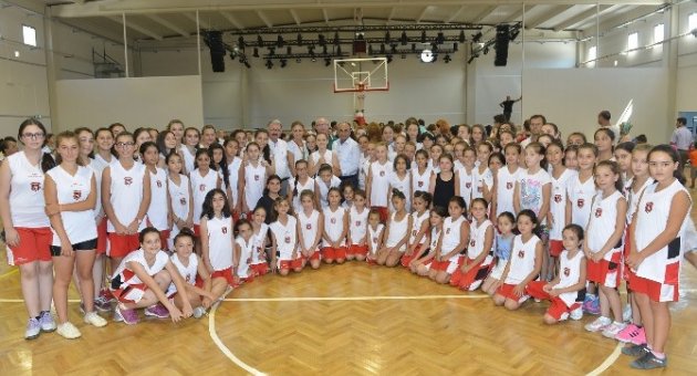 Çiğli’de Yaz Spor Okullarında Büyük Buluşma