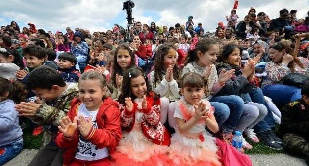 Çocuk Bayramı Coşkusu İzmir’i Sardı