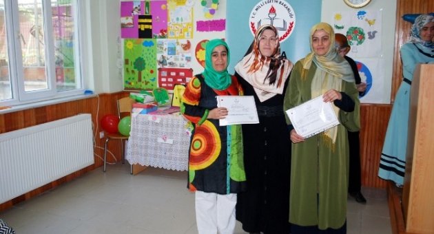 Çocuk Eğitimcileri Sertifikalarını Aldı