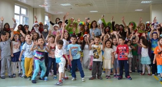 Çocuk Gelişimi Öğrencilerinden Tiyatro Etkinliği
