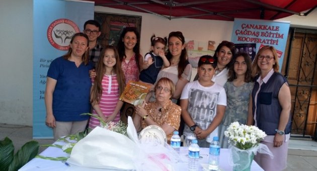 Çocuk Kitabı Yazarı Ural, Kitaplarını Çocuklar İçin İmzaladı