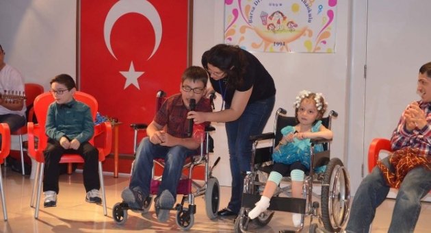 Çocuk Şenliğinde Hastalar Doyasıya Eğlendi