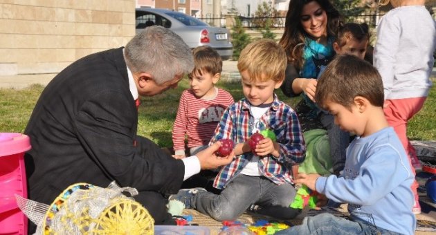 Çocuklar Eğleniyor, Anneler Öğreniyor