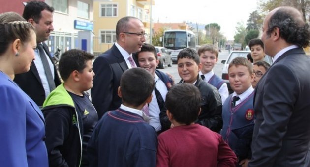 Çocuklar Kaymakam Atik’ten Top İstedi