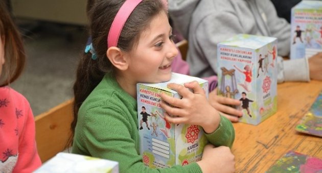 Çocuklar Kendi Kuklalarını Yaptı