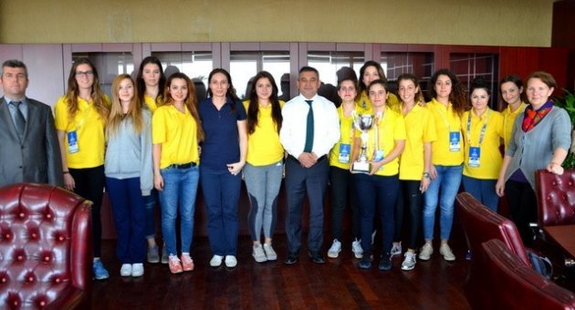 Çomü Kadın Basketbol Takımı’ndan Rektör Acer’e Ziyaret