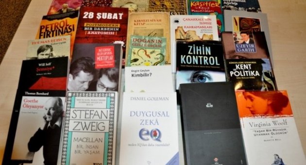 Çomü Kütüphanesine Anlamlı Bağış