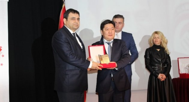 Çomü Rektörü Laçiner’e 3 Ödül Birden