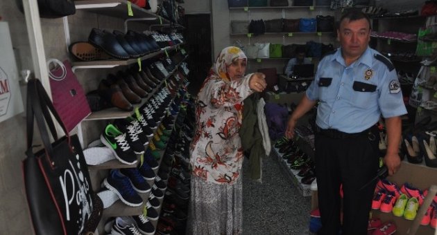 Çöp Evden Kamyonlar Dolusu Atık Çıktı