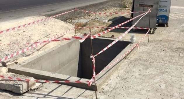 Çöp Konteynerlerini Kendi İmal Ediyor