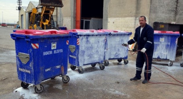 Çöp Konteynırları İlaçla Dezenfekte Edildi
