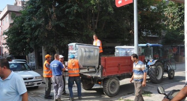 Çöp Konteynırları Yenileri İle Değiştiriliyor